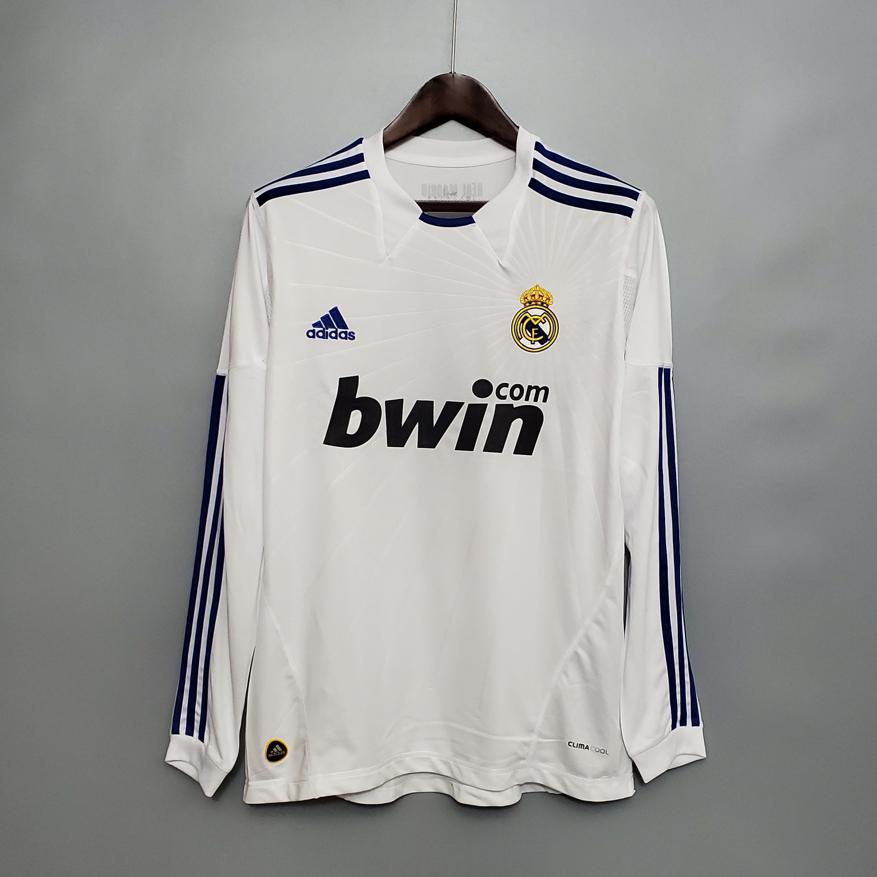 REAL MADRID 2010 - 2011 HOME JERSEY LONG-SLEEVED