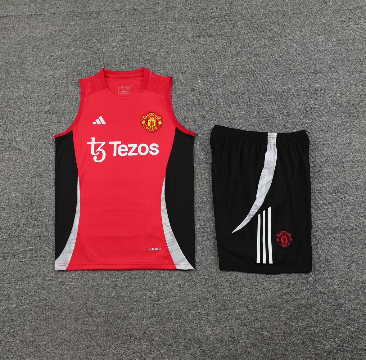 Conjunto de entrenamiento de verano sin mangas del Manchester United 2024/25