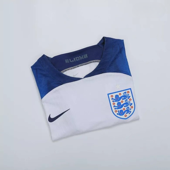 Camiseta local de Inglaterra para la Copa del Mundo 2022