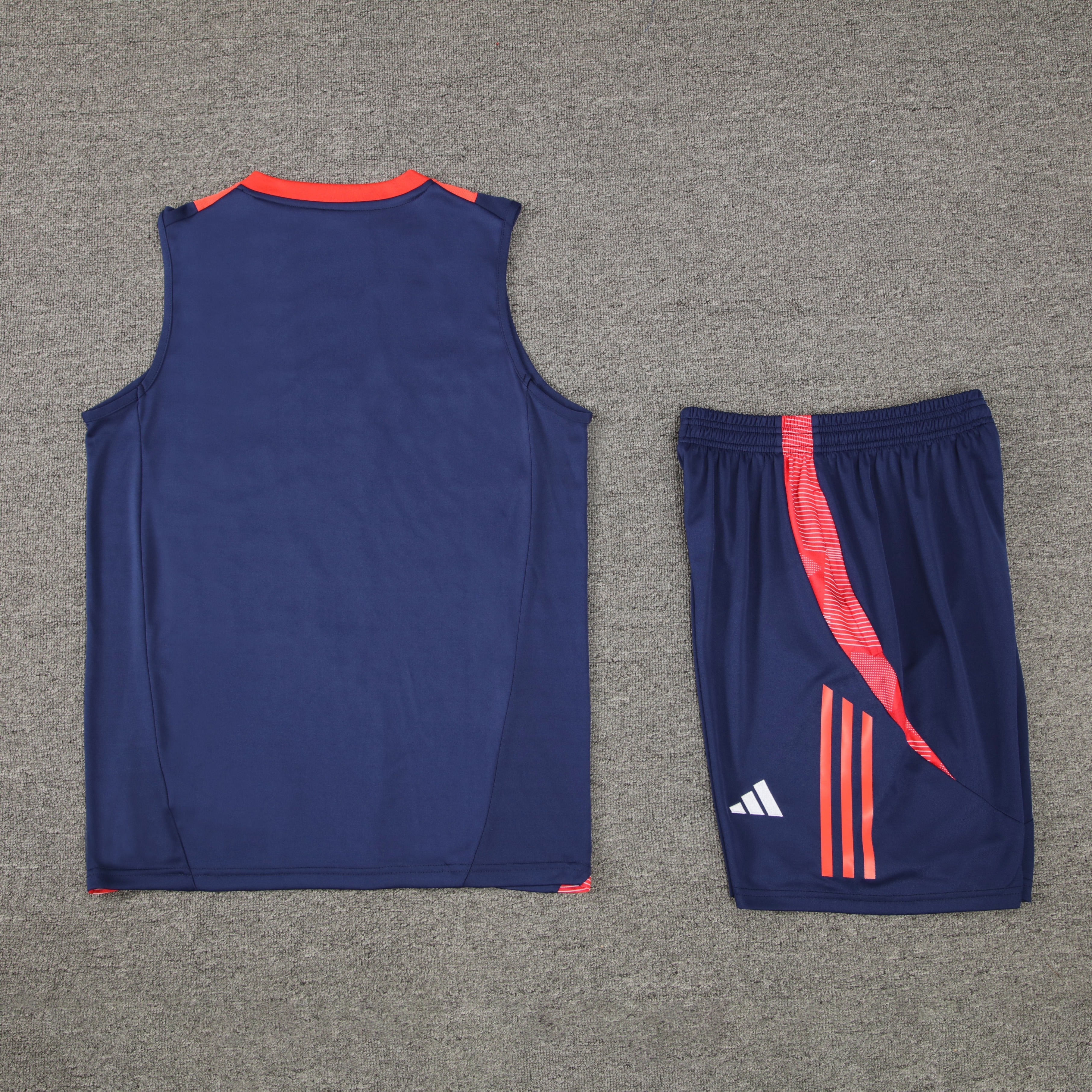 Manchester United sleeveless Pre match Training Set 2024/25