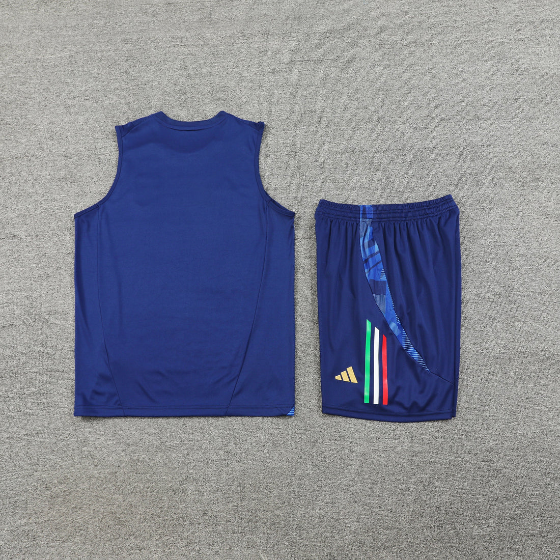 Conjunto de entrenamiento de verano azul de Italia 2024/25