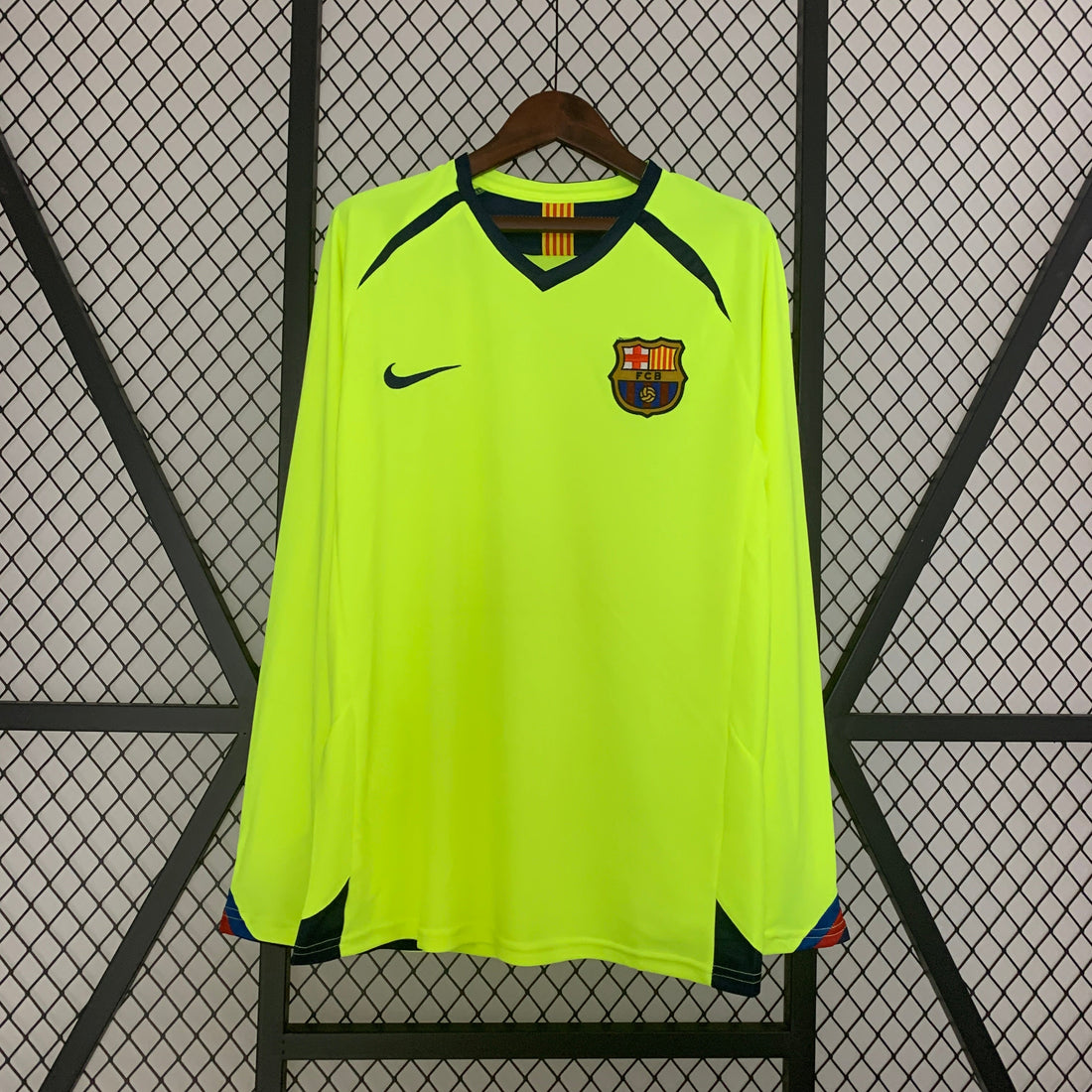 Barcelona 2005-2006 Retro Away Jersey (Long Sleeved)