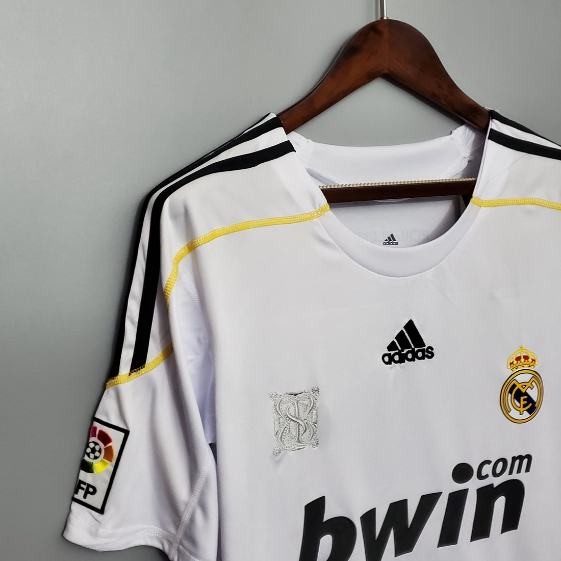 REAL MADRID 2009 - 2010 HOME JERSEY