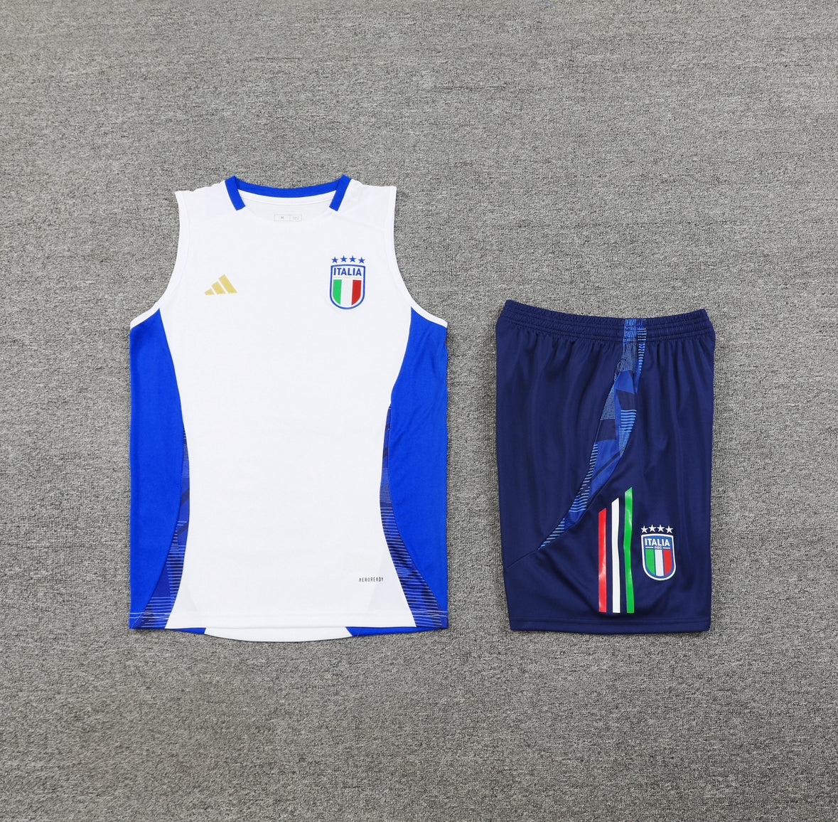 Conjunto de entrenamiento blanco de Italia 2024/25