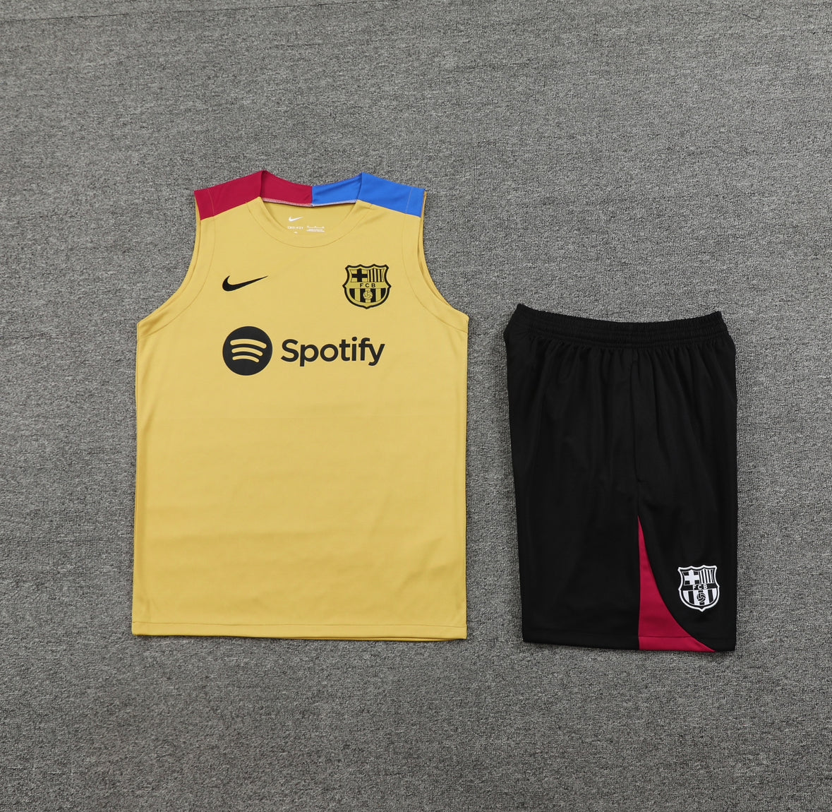 Conjunto de entrenamiento dorado del Barcelona 2024/25