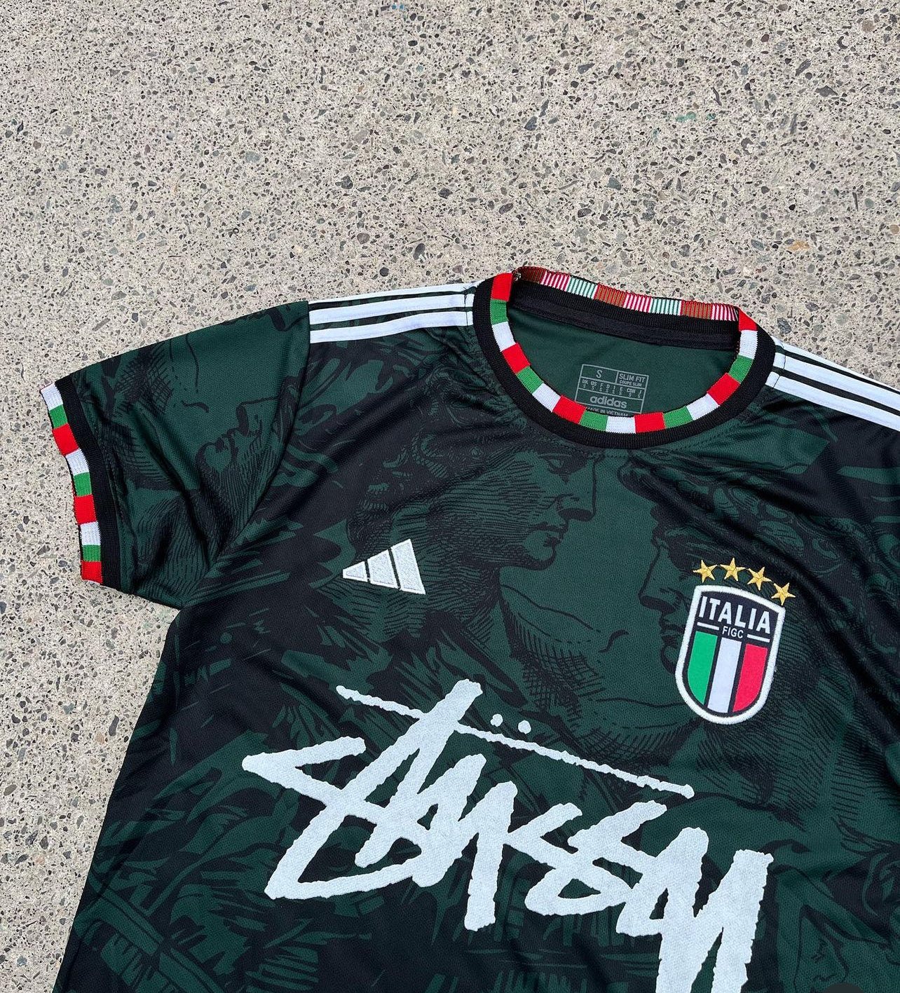 Close up picture of the Italy x Stussy Kit