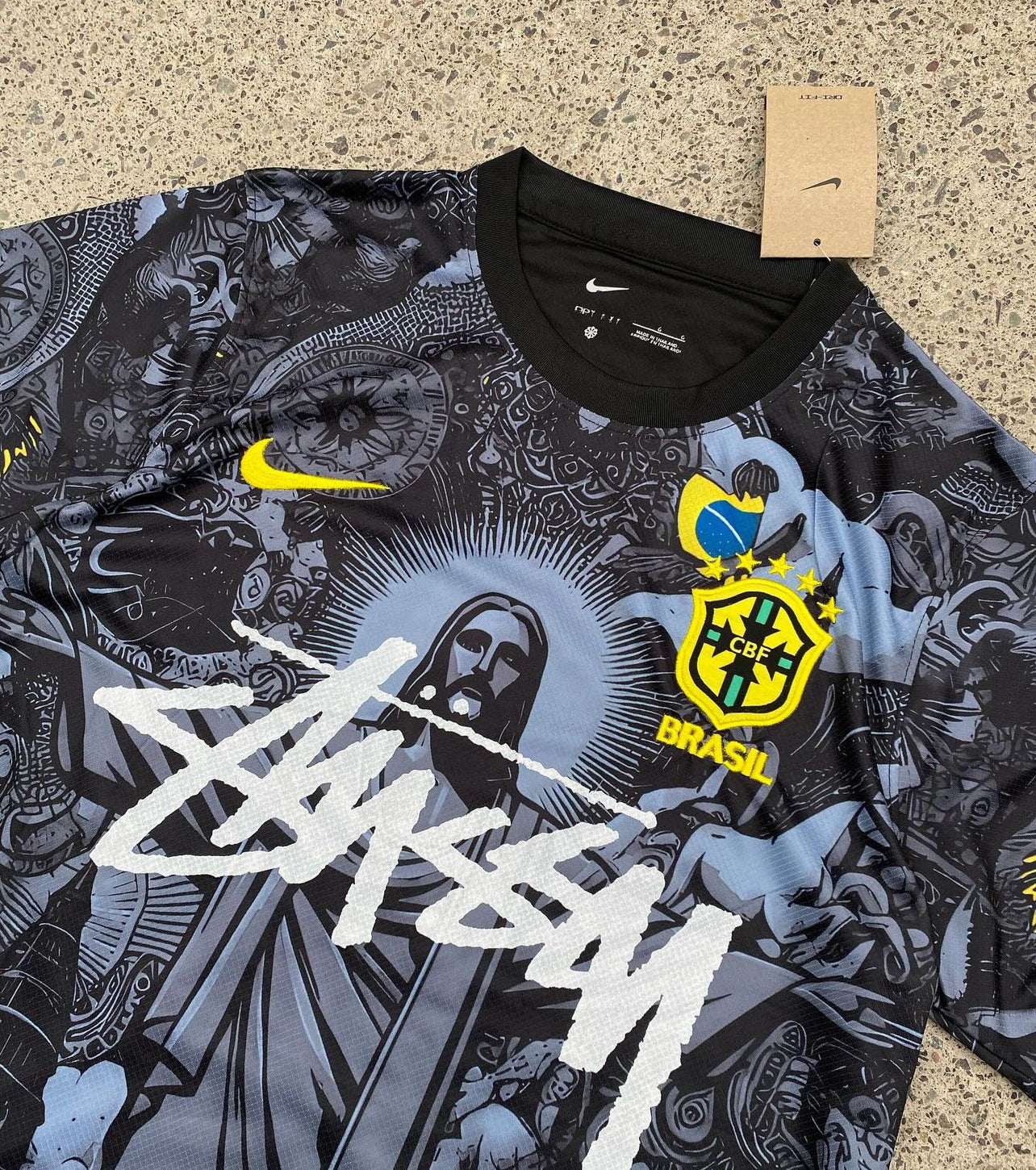 BRAZIL X JESUS ​​CHRIST X STUSSY SPECIALE EDITIE (ZWART)