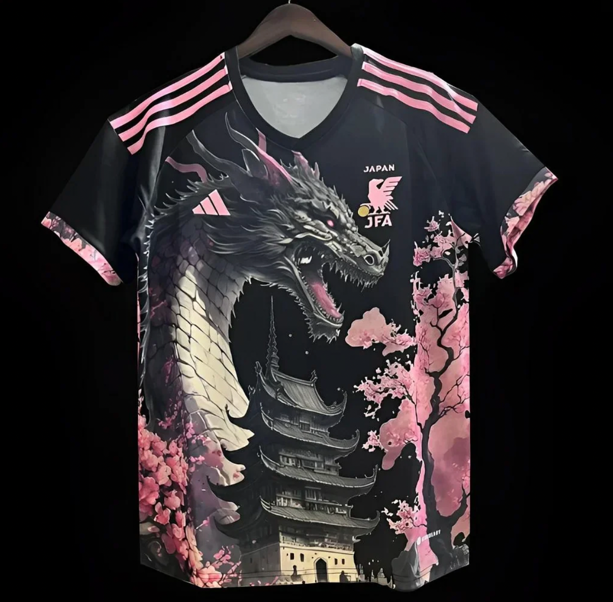 Camiseta de fútbol del dragón rosa de Japón (edición especial)