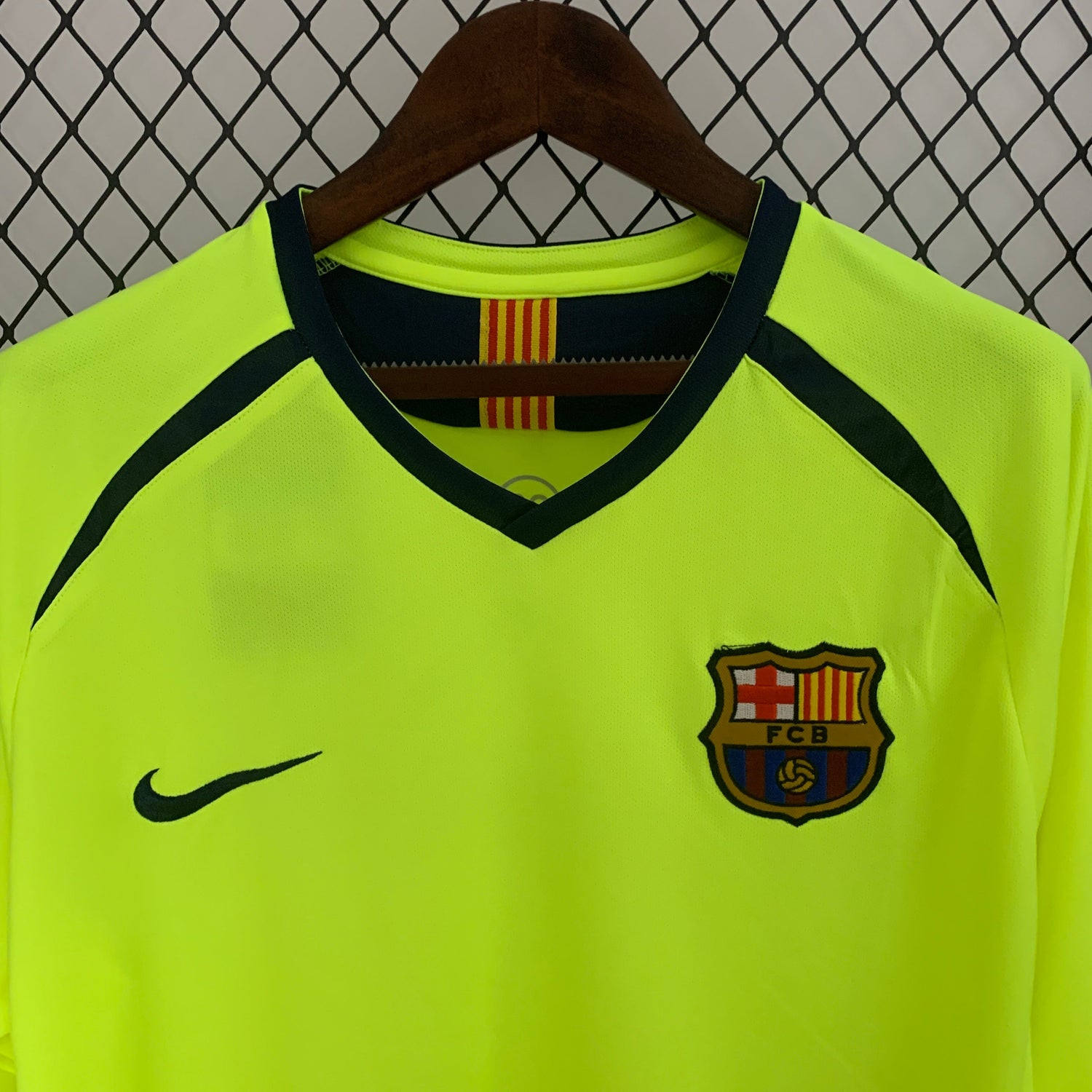 Barcelona 2005-2006 Retro Away Jersey (Long Sleeved)