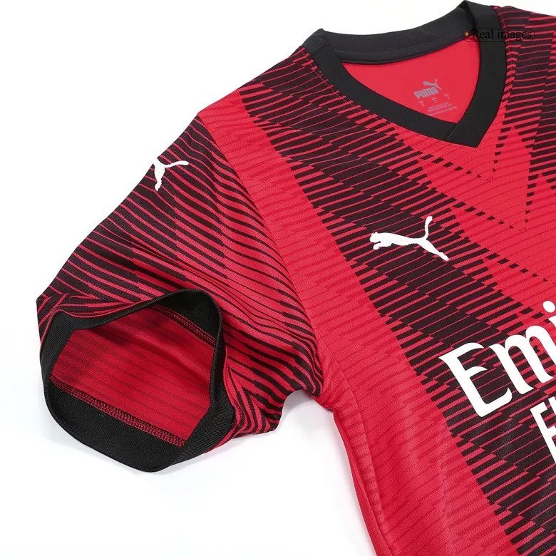 Camiseta de local auténtica del AC Milan 2023/24