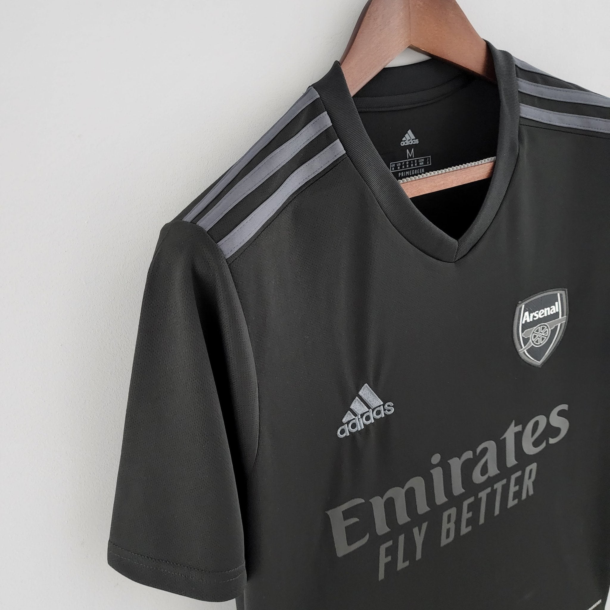 CAMISETA TOTALMENTE NEGRA DEL ARSENAL 22/23 (Entrenamiento previo al partido) 