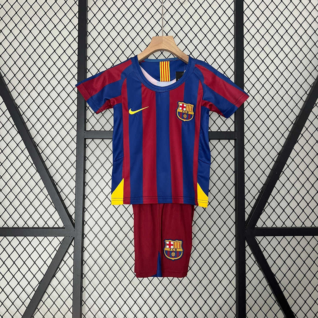 BARCELONA 2005 - 2006 HOME JERSEY FOR CHILDREN